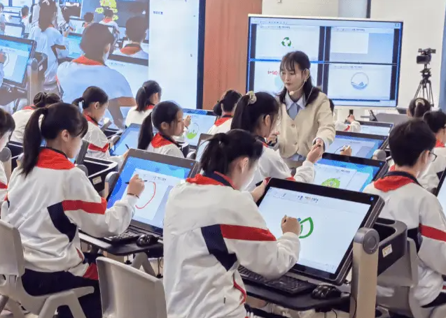 坚实的数据课程变革并非局部调整对教育生态的全方位重塑