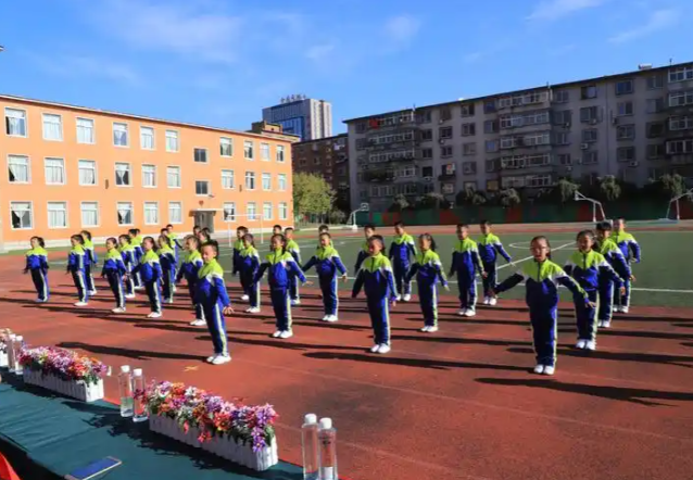 学生动得开玩得尽兴锻炼刚性保障责任教