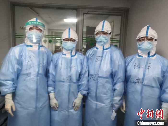 江苏医疗队进驻武汉金银潭医院。江苏省人民医院供图  “剑指”武汉金银潭 江苏白衣战士“会师”进驻“风暴中心”